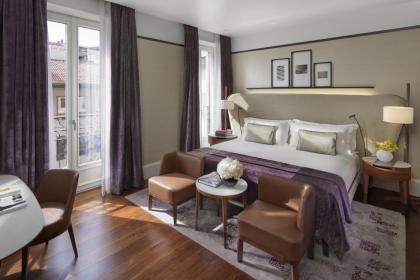 5-star hotel with convention center in central Mil