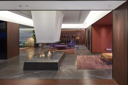 5-star hotel with convention center in central Mil