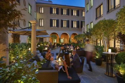 5-star hotel with convention center in central Mil