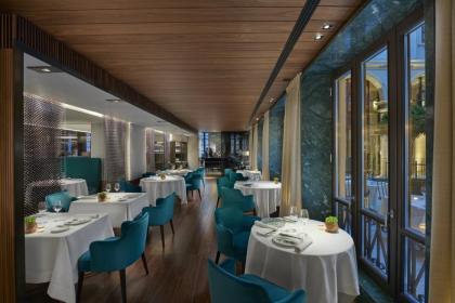 5-star hotel with convention center in central Mil