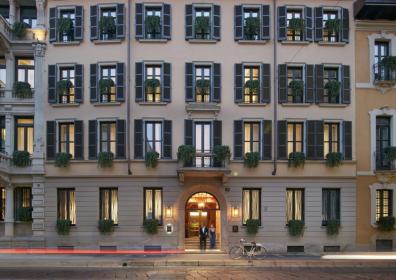 5-star hotel with convention center in central Mil
