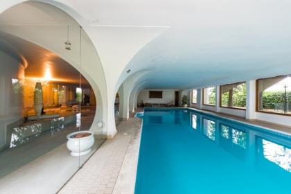 Villa with a swimming pool in Sedriano