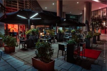 Cocktail bar with dehor in Garibaldi district