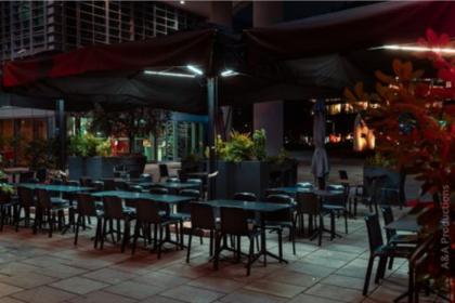 Cocktail bar with dehor in Garibaldi district