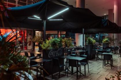 Cocktail bar with dehor in Garibaldi district