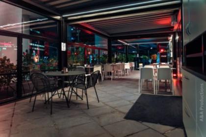 Cocktail bar with dehor in Garibaldi district