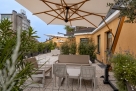 Building with double terrace in Cairoli
