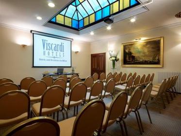 Hotel with plenary room and poolside garden