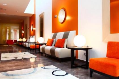 Hotel with plenary room and poolside garden