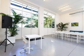 Total white loft with small garden in Turro area