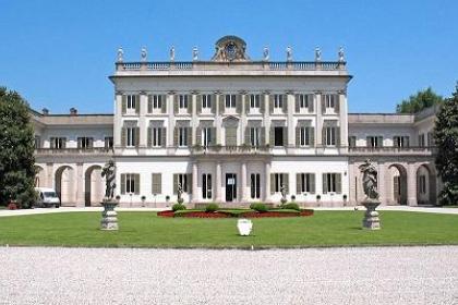 Villa in a secular park