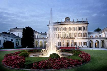 Villa in a secular park