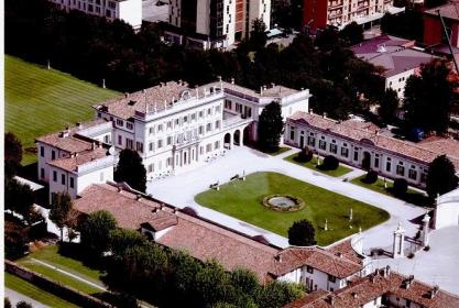 Villa in a secular park
