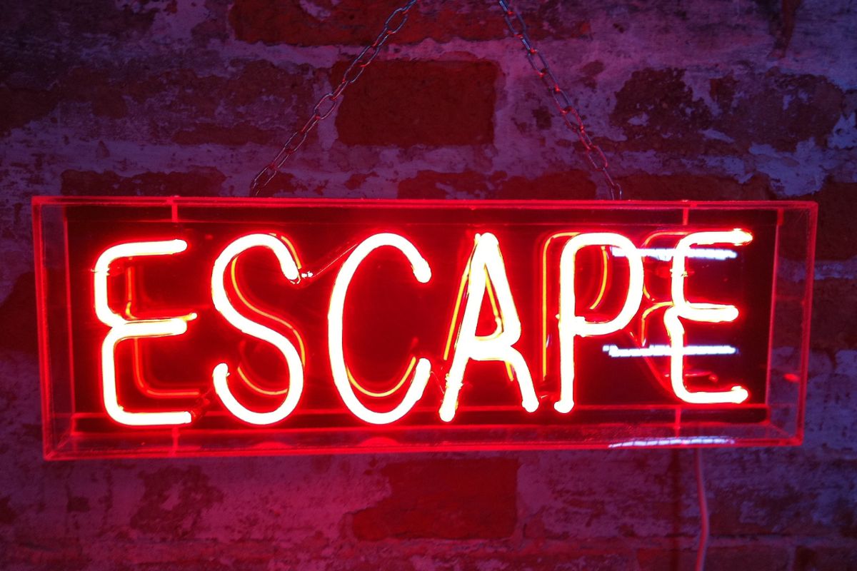 Kick-off meeting in an escape room: how gamification boosts team engagement